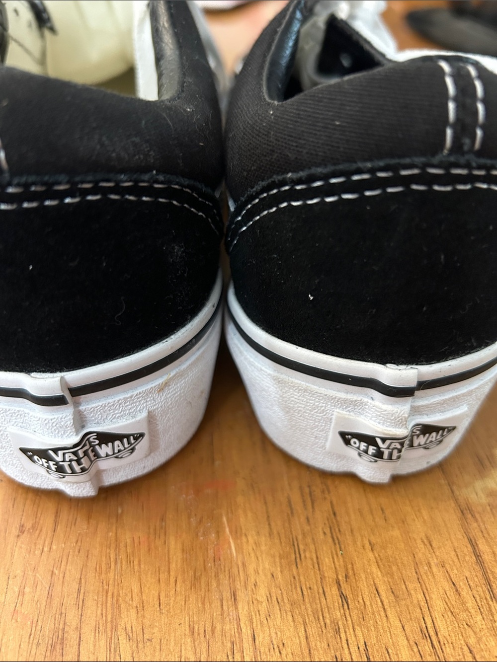Vans womens Black & White Old Skool Lace-Up Sneakers 7.5 - Picture 3 of 7